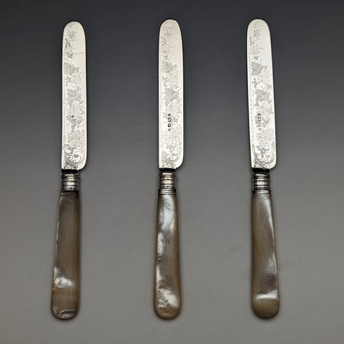 1880年 英国アンティーク 彫刻白蝶貝ハンドル デザートナイフx3 Stokes & Ireland